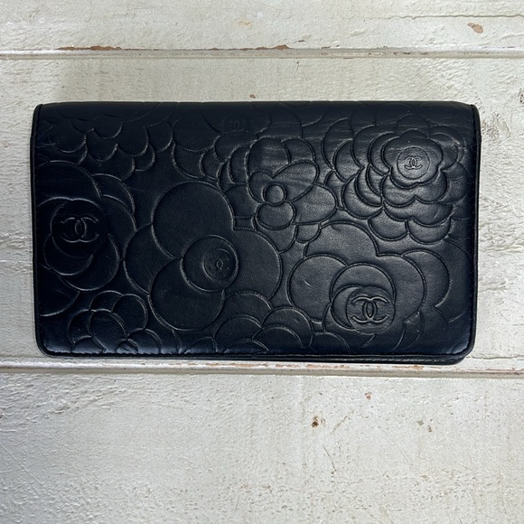 Chanel Black Embossed Lambskin Wallet ✅ COA Included - Picture 2 of 16